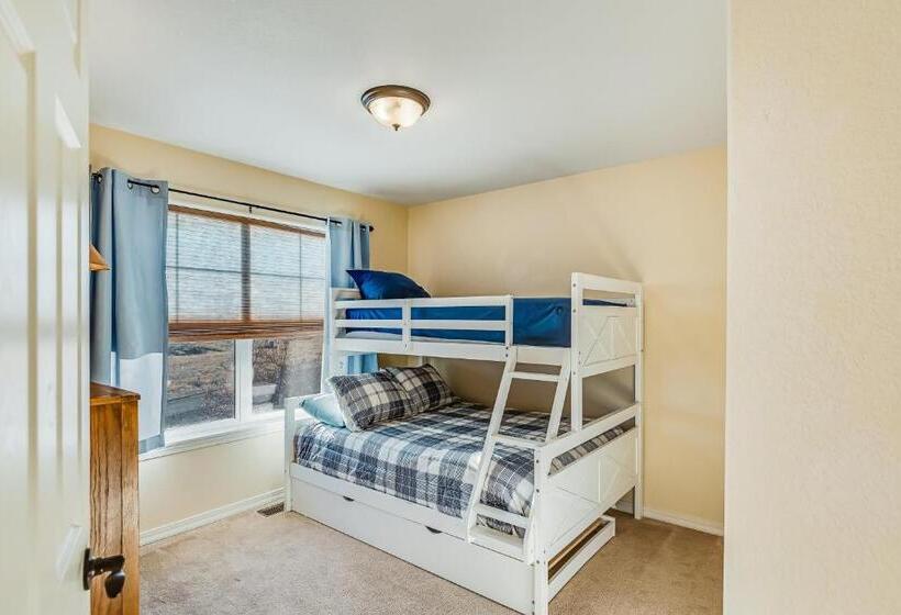 Отель Little Pine Cottage