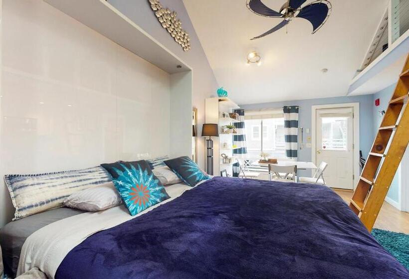 هتل Provincetown Waterfront Studio