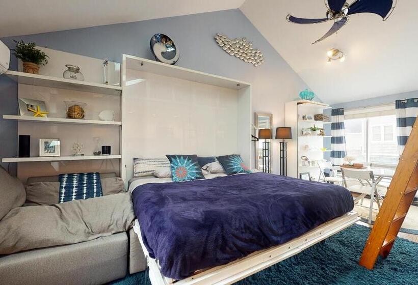 هتل Provincetown Waterfront Studio