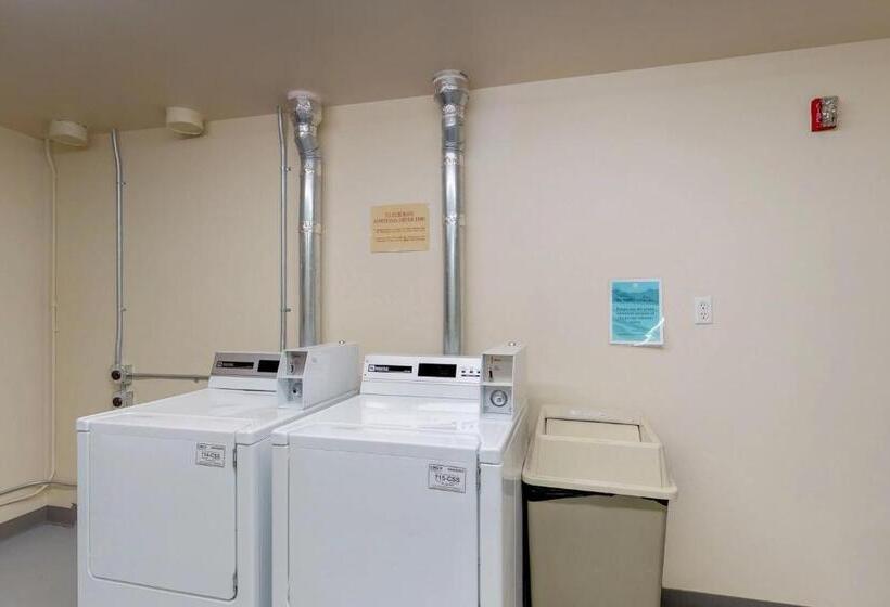 هتل Copper Springs 215