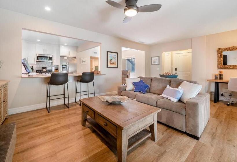 هتل Hideaway Unit D