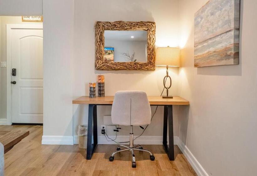 هتل Hideaway Unit D