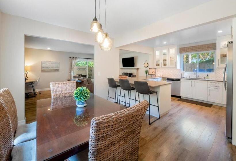 هتل Hideaway Unit D