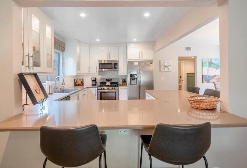 هتل Hideaway Unit D