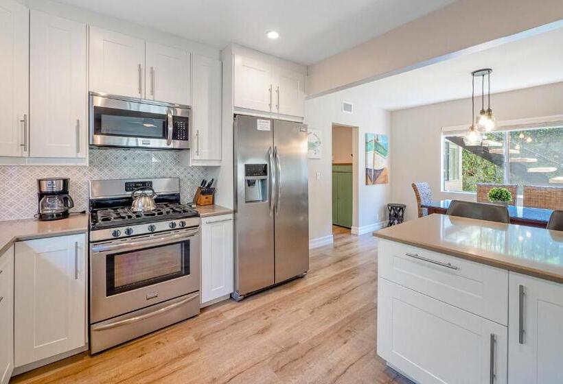 هتل Hideaway Unit D