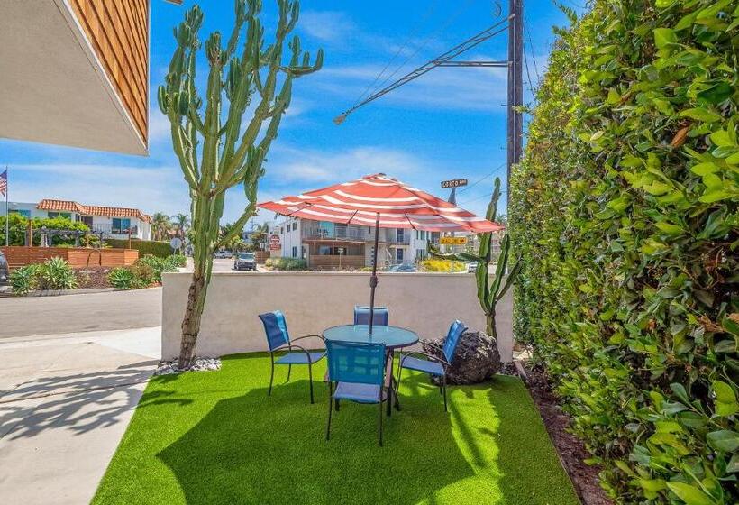 هتل Hideaway Unit D