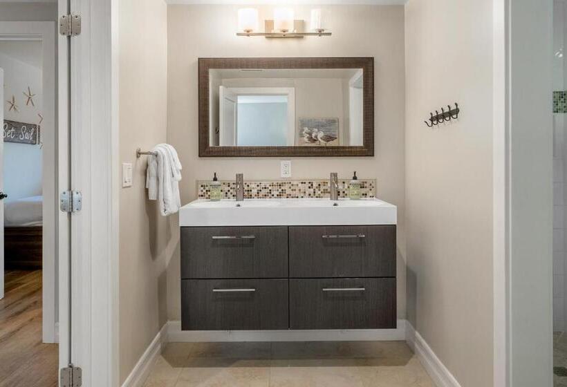 هتل Hideaway Unit D