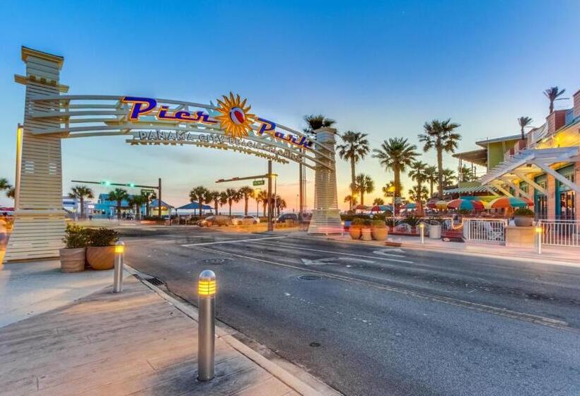 هتل Laketown Wharf 135