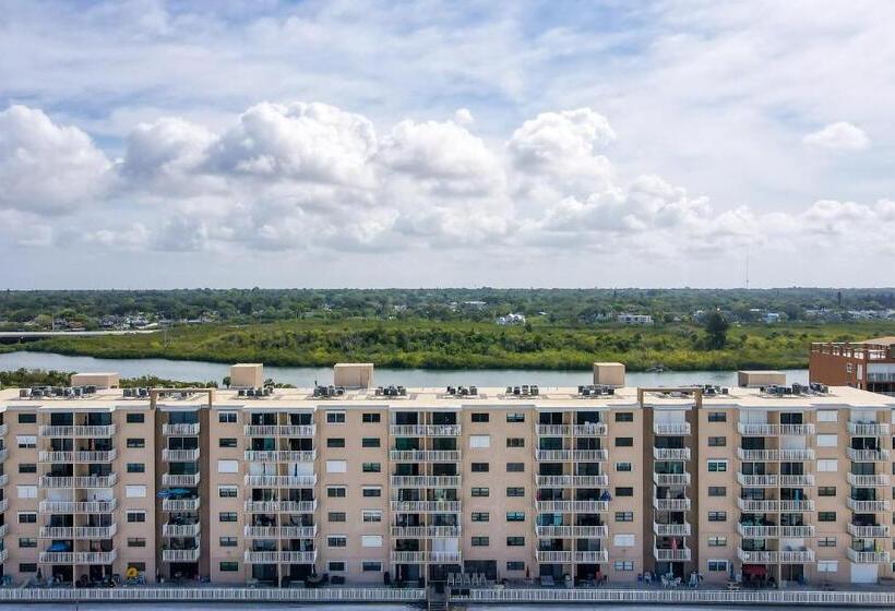 هتل Ocean Front Oasis