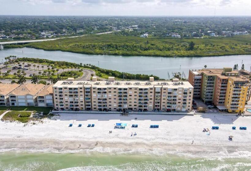 هتل Ocean Front Oasis