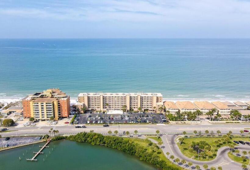 هتل Ocean Front Oasis