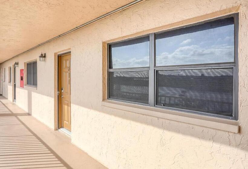 هتل Ocean Front Oasis