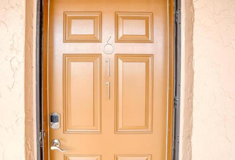 هتل Ocean Front Oasis