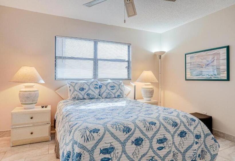 هتل Ocean Front Oasis