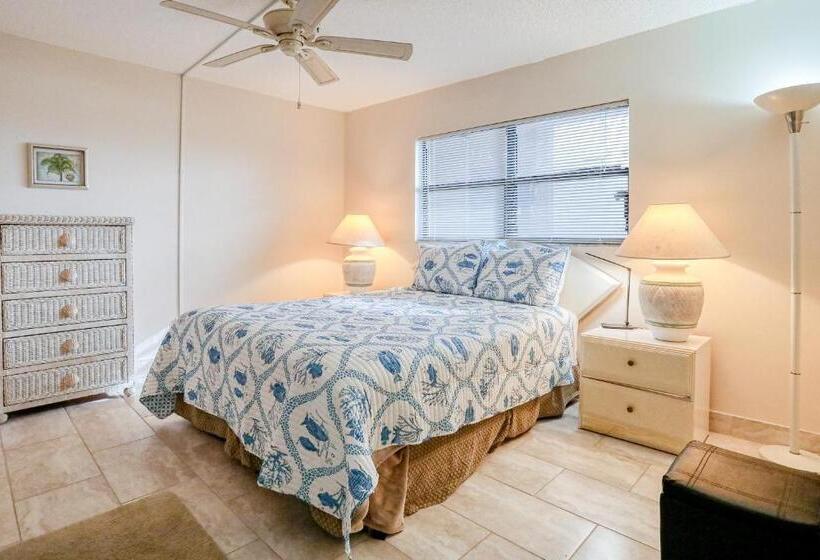 هتل Ocean Front Oasis