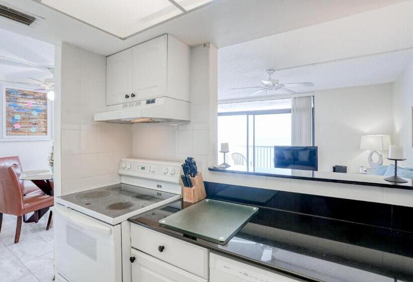 هتل Ocean Front Oasis