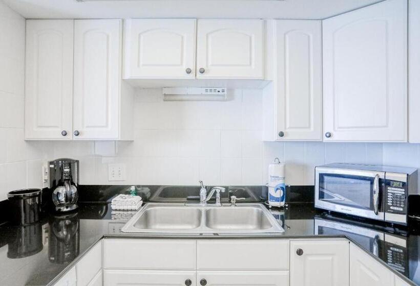 هتل Ocean Front Oasis