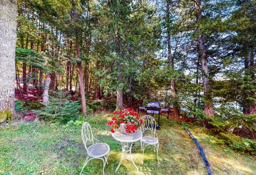 Hotelli Lenas  Lakeside Cabin