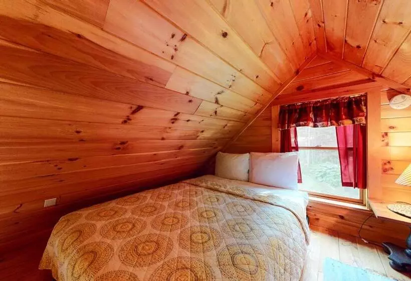 Hotelli Lenas  Lakeside Cabin