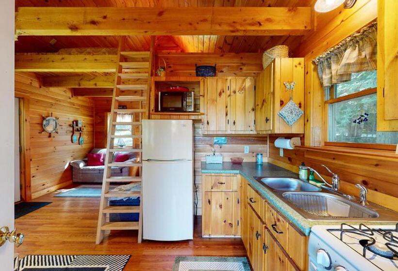 Отель Lenas  Lakeside Cabin