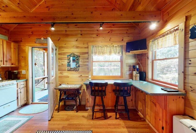 Отель Lenas  Lakeside Cabin