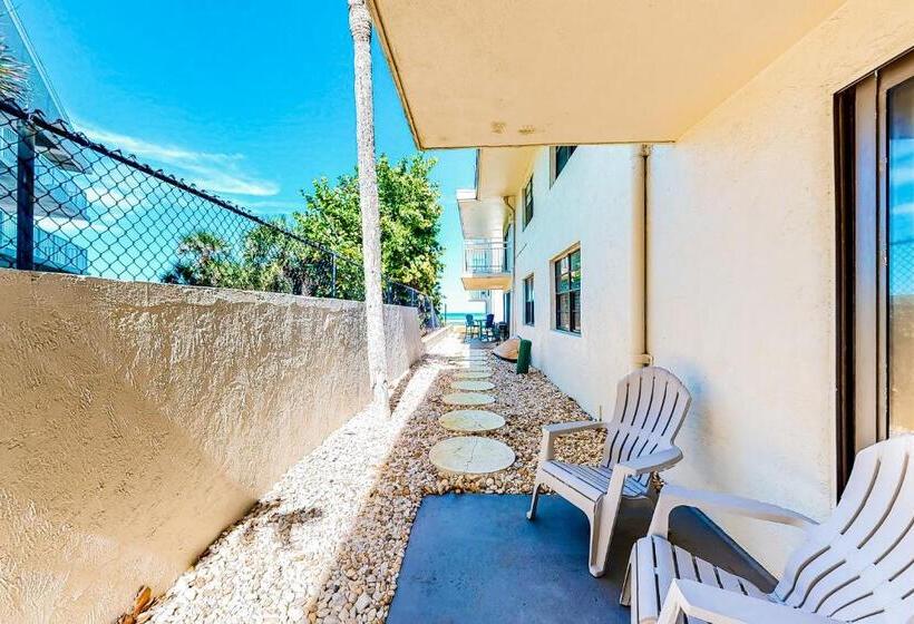 Отель Salty Mermaid