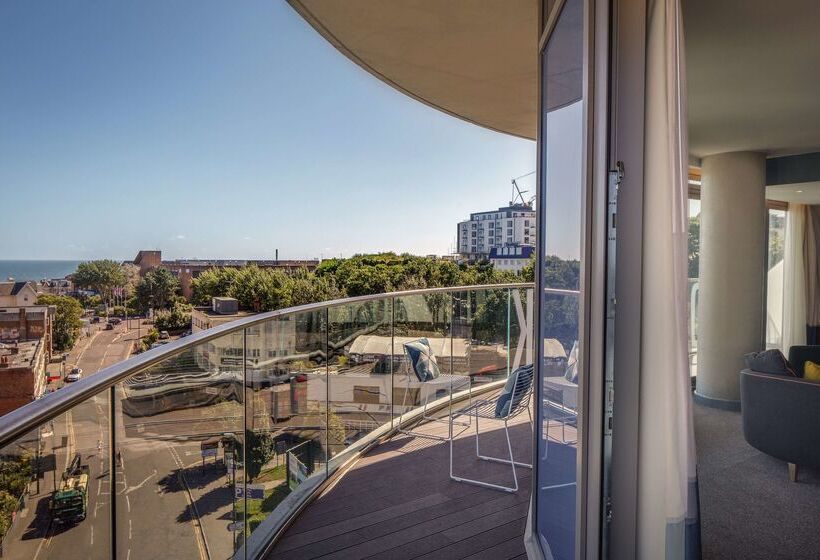 Отель Hilton Bournemouth