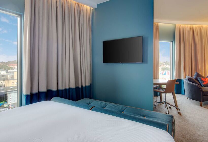 Отель Hilton Bournemouth