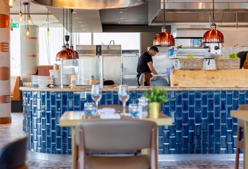 Отель Hilton Bournemouth