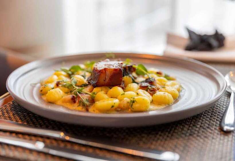 Отель Hilton Bournemouth