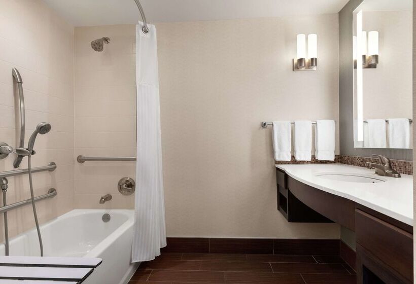 ホテル Hilton Garden Inn Louisville Downtown