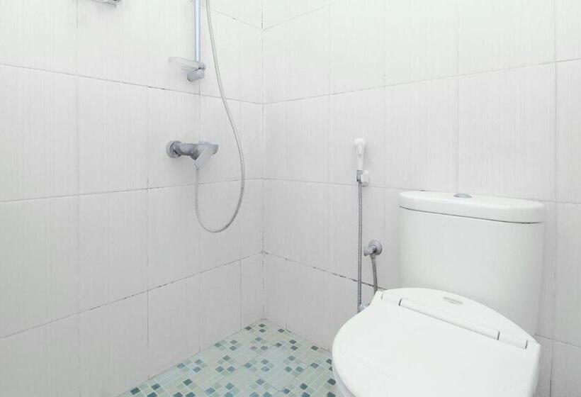 فندق Pineapple Mansion Solo Mitra Reddoorz Near Rs Jih Solo