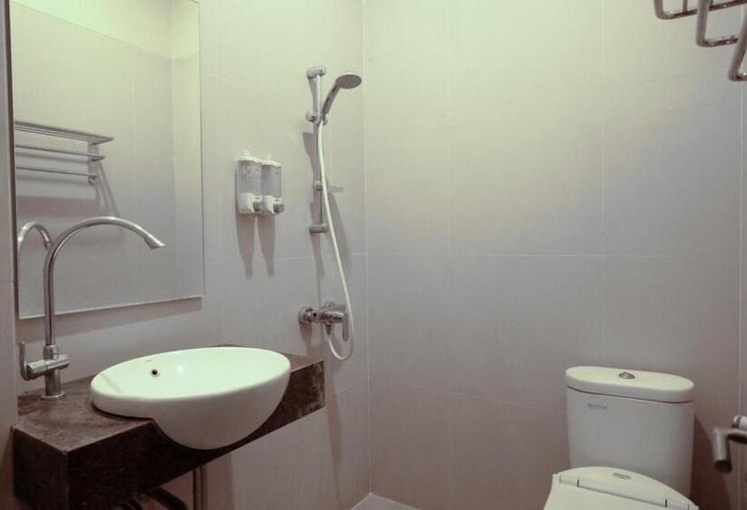 فندق Pineapple Mansion Solo Mitra Reddoorz Near Rs Jih Solo