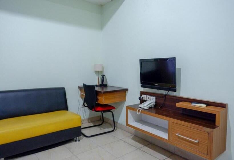 فندق Pineapple Mansion Solo Mitra Reddoorz Near Rs Jih Solo