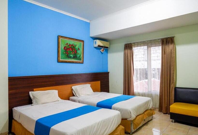 فندق Pineapple Mansion Solo Mitra Reddoorz Near Rs Jih Solo