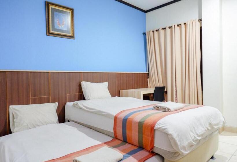 فندق Pineapple Mansion Solo Mitra Reddoorz Near Rs Jih Solo