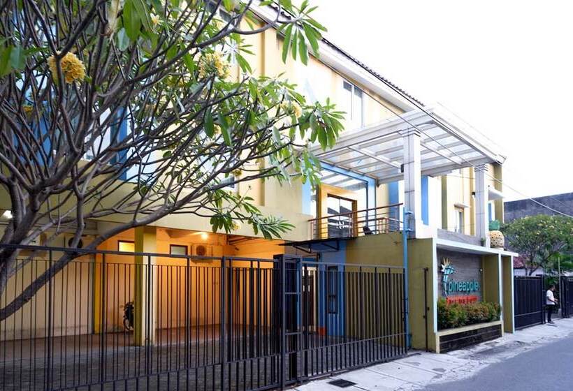 فندق Pineapple Mansion Solo Mitra Reddoorz Near Rs Jih Solo