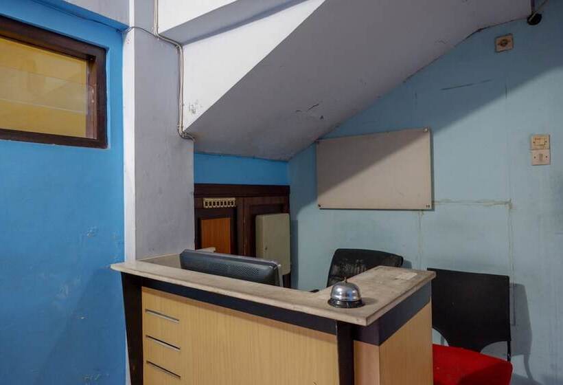 فندق Pineapple Mansion Solo Mitra Reddoorz Near Rs Jih Solo