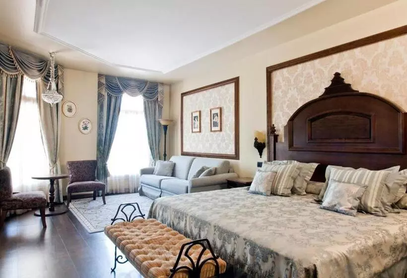 Hotel Mansion de Lucy  Includes Portaventura Park & Ferrari Land Tickets