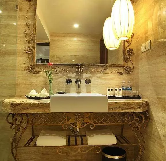 هتل The Palmy  & Spa