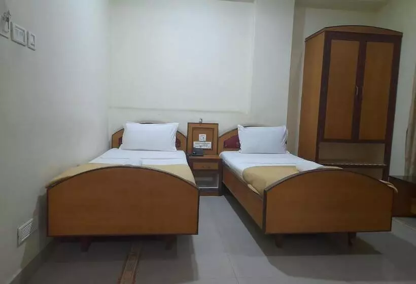 ペンション Dp Oberoi Residency