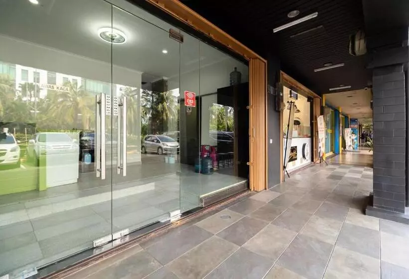 Urbanview Hotel Bizhome Artha Gading Boulevard By Reddoorz