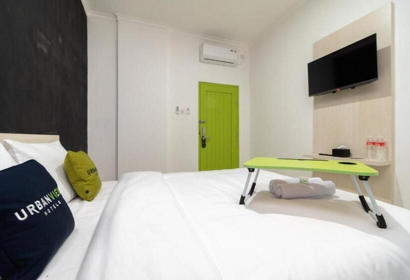Urbanview Hotel Bizhome Artha Gading Boulevard By Reddoorz