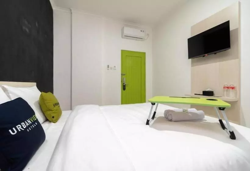 Urbanview Hotel Bizhome Artha Gading Boulevard By Reddoorz