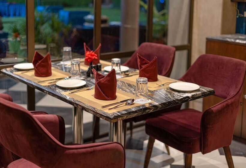 호텔 Enrise By Sayaji Harda