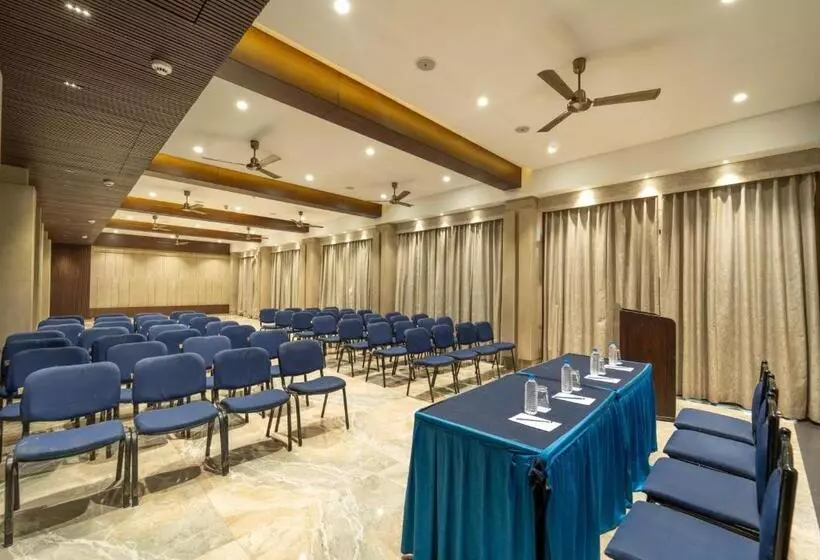 Hotelli Enrise By Sayaji Harda