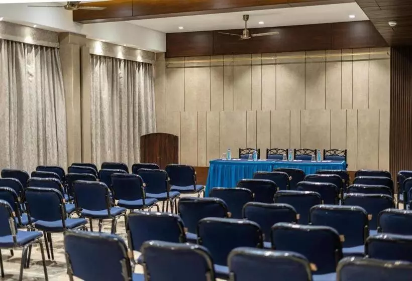 Hotelli Enrise By Sayaji Harda