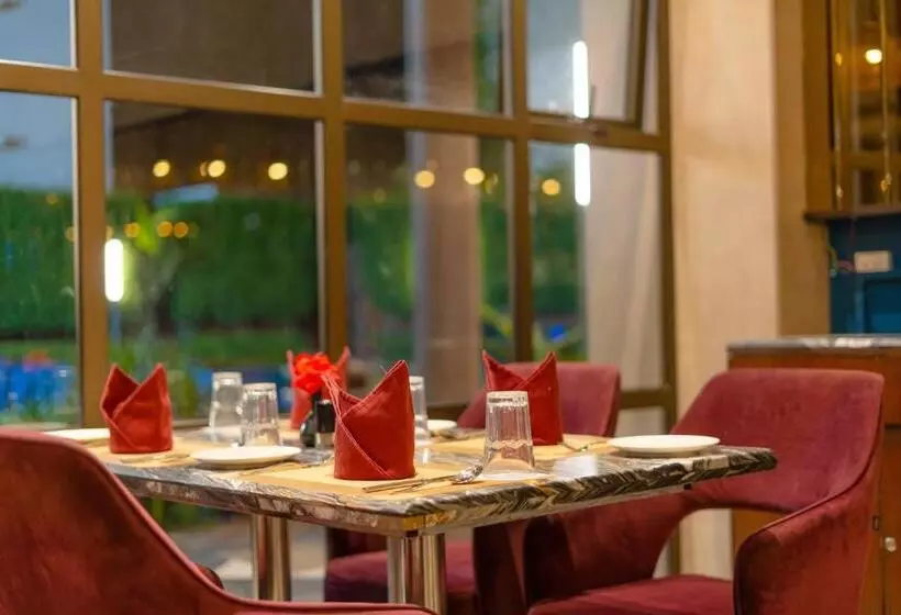 Hotelli Enrise By Sayaji Harda