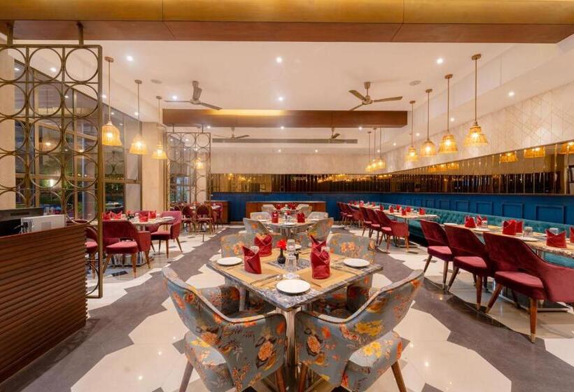 호텔 Enrise By Sayaji Harda