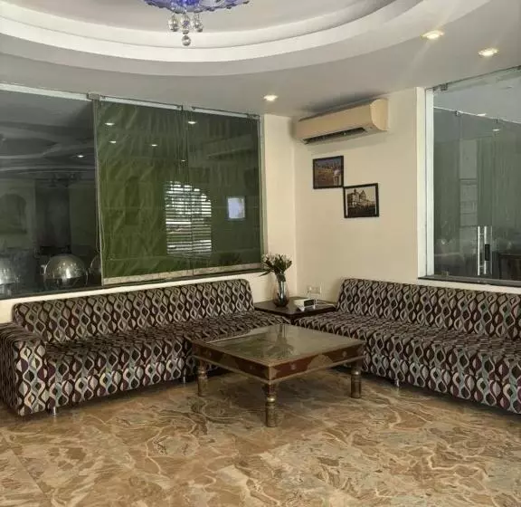 ホテル Tipsyy Inn & Suites Jaipur